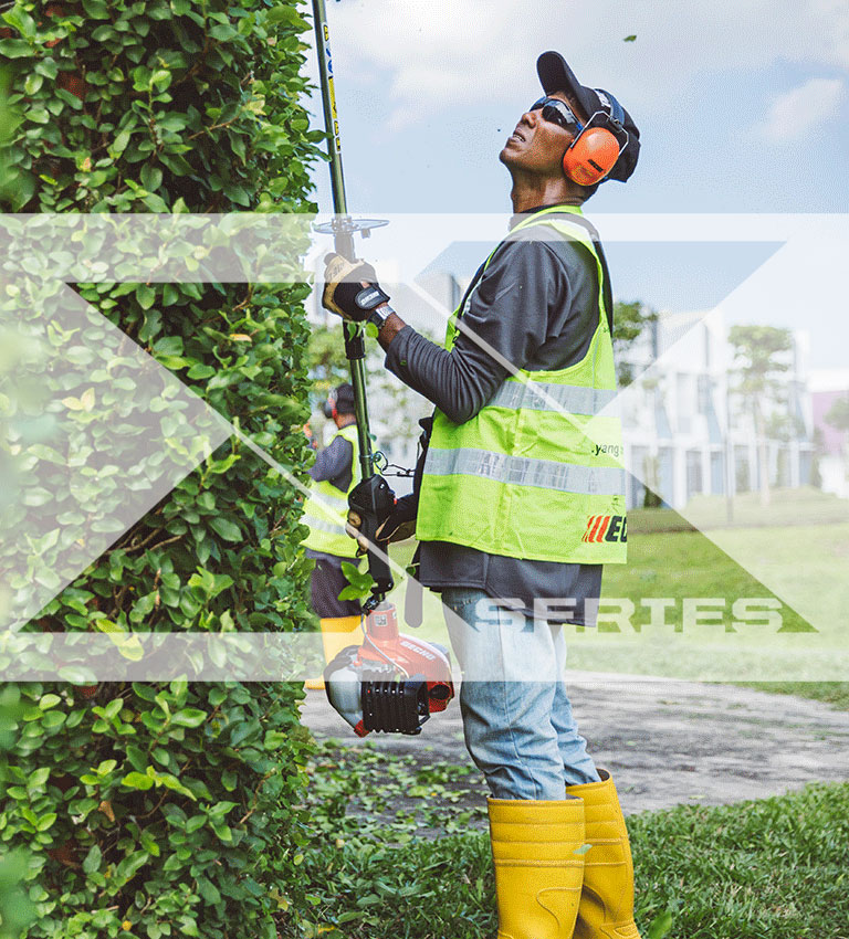 X Series Hedge Trimmer