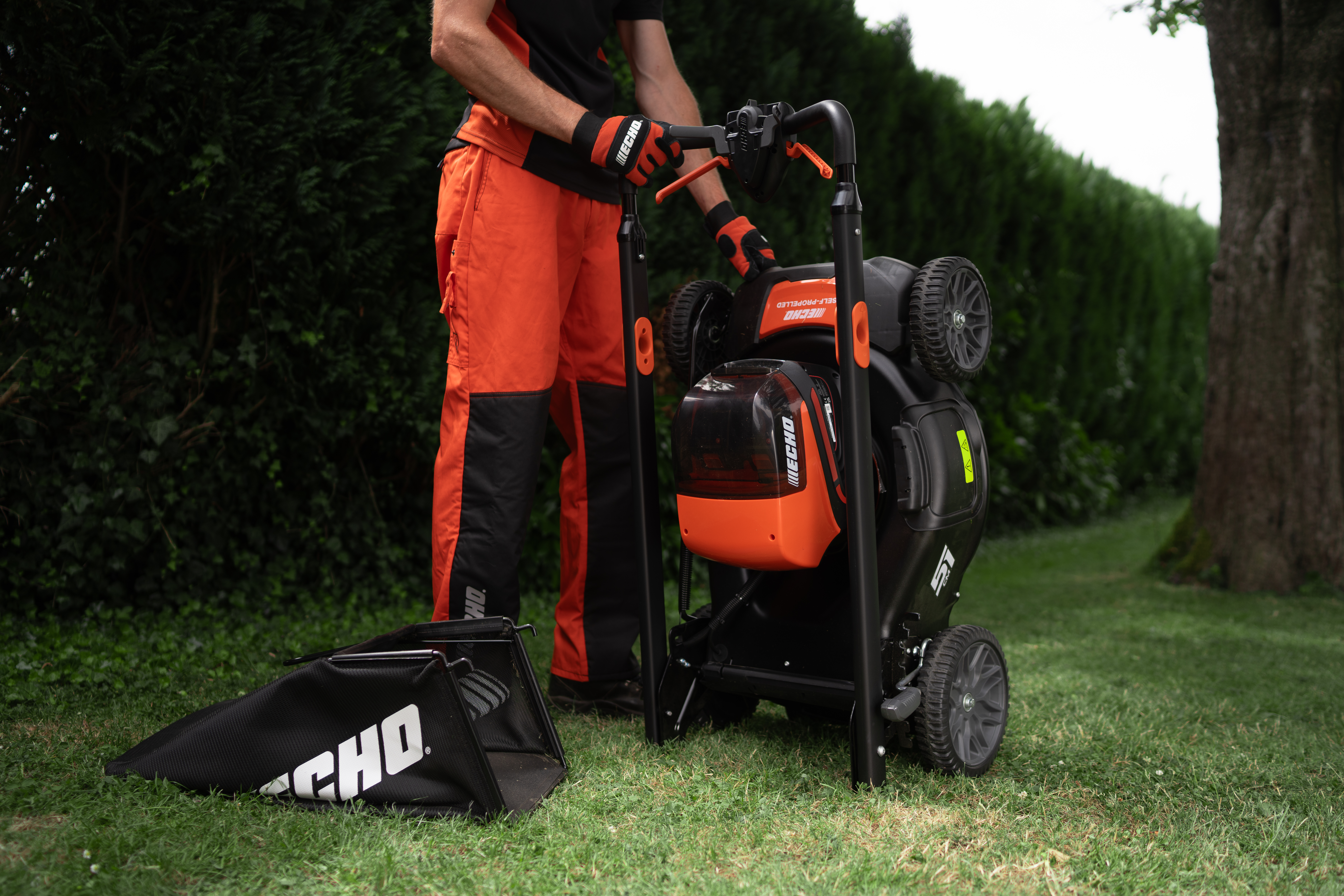 3 in 1: mowing, mulching and collection. 3 in 1: mowing, mulching and collection.